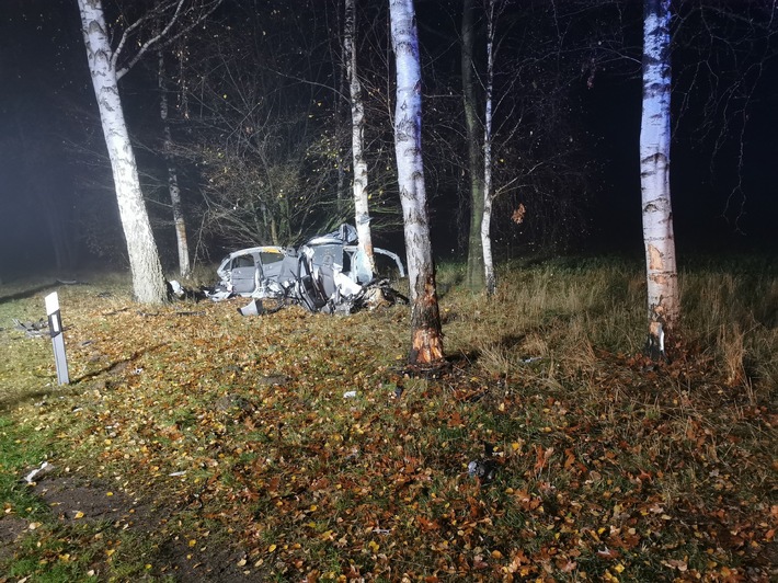 POL-LG: ++ versuchter Pkw Diebstahl ++ Leichtkraftradfahrer schwer verletzt - betrunken mit Baum kollidiert ++ Geldbörse geraubt ++