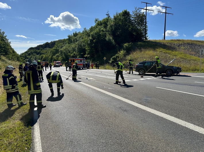 FW VG Westerburg: Verkehrsunfall im Kreuzungsbereich der L288 - 3 Personen und 1 Kind verletzt