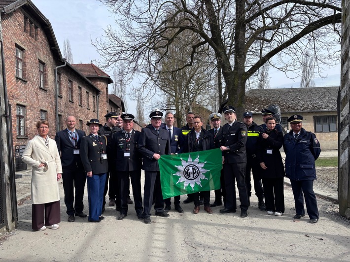 Zeichen gegen Antisemitismus und für internationale Solidarität - Internationale Polizeidelegation nimmt am “March of the Living” in Auschwitz teil
