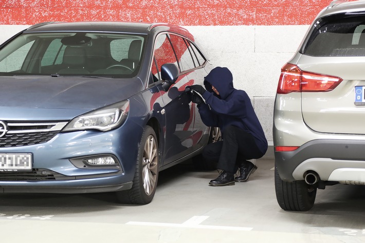 Keyless-Fahrzeuge sind häufig schlecht vor Diebstahl geschützt / ADAC hat rund 700 Fahrzeuge untersucht / Nur knapp zehn Prozent überzeugten im Autotest / Alarmanlagen können Schutz erhöhen