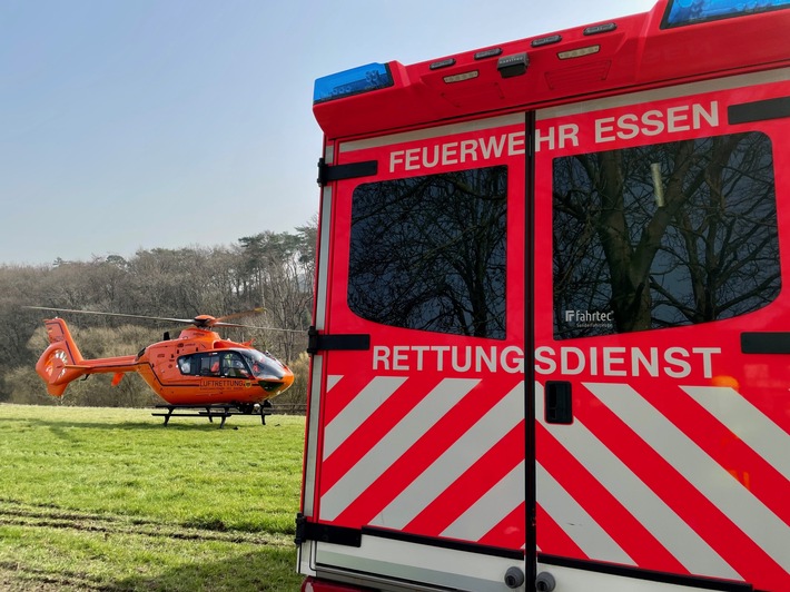 FW-E: Auffahrunfall fordert drei Verletzte in Essen- schwangere Frau mit Rettungshubschrauber in Klinik geflogen