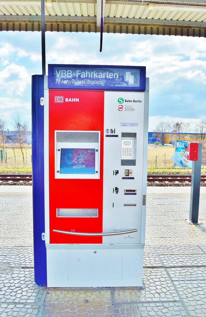 BPOL-KI: BPOL-KI:  Ahrensburg - Gartenholz
 	  Fahrkartenautomat aufgebrochen
          Bundespolizei sucht Zeugen