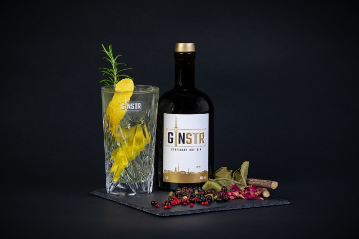 Erneut in London ausgezeichnet: GINSTR - Stuttgart Dry Gin / Weiterer Text über ots und www.presseportal.de/nr/131632 / Die Verwendung dieses Bildes ist für redaktionelle Zwecke unter Beachtung ggf. genannter Nutzungsbedingungen honorarfrei. Veröffentlichung bitte mit Bildrechte-Hinweis.