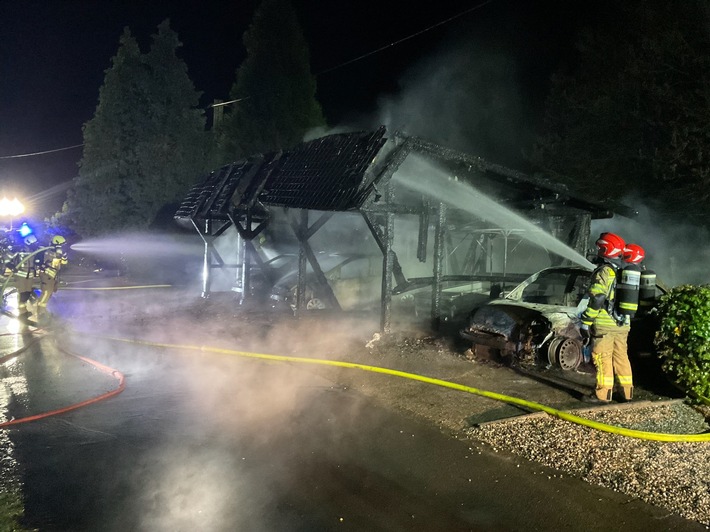 FW Alpen: Vollbrand eines Carport