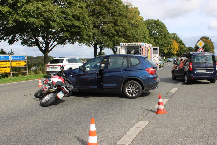 POL-RBK: Leichlingen - Schwerverletzter Motorradfahrer bei Zusammenstoß mit Pkw