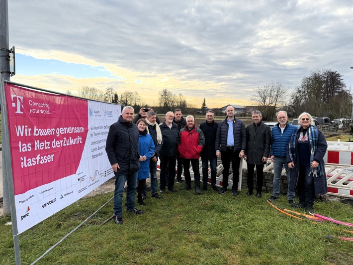 Spatenstich für geförderten Glasfaserausbau in Sachsenheim