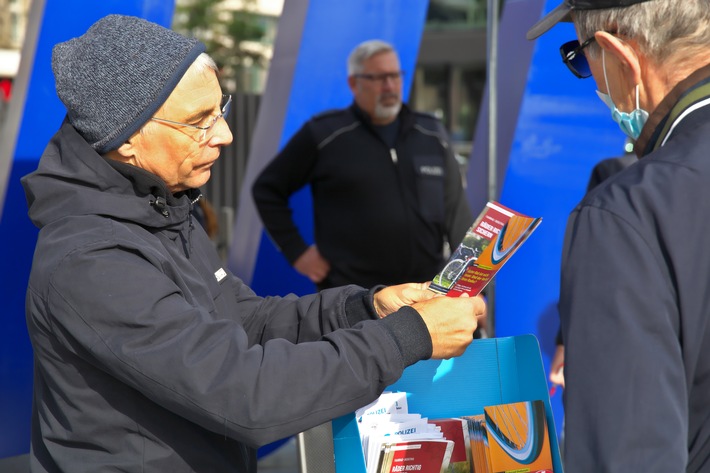 POL-DU: Gemeinsame Pressemitteilung der Polizei Duisburg und der Bundespolizeiinspektion Düsseldorf Altstadt: Polizei berät Radfahrer und Zugreisende am Hauptbahnhof