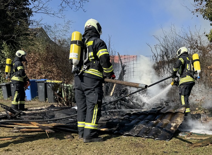 FW-AUR: Feuer im Garten