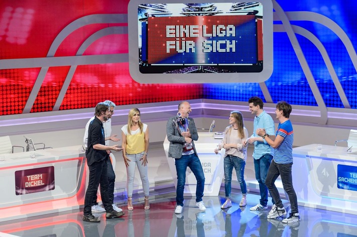 "Was sind das denn für Gäste?!"
Buschis verzweifelt am Donnerstag in seiner Show "Eine Liga für sich - Buschis Sechserkette" auf Sky 1