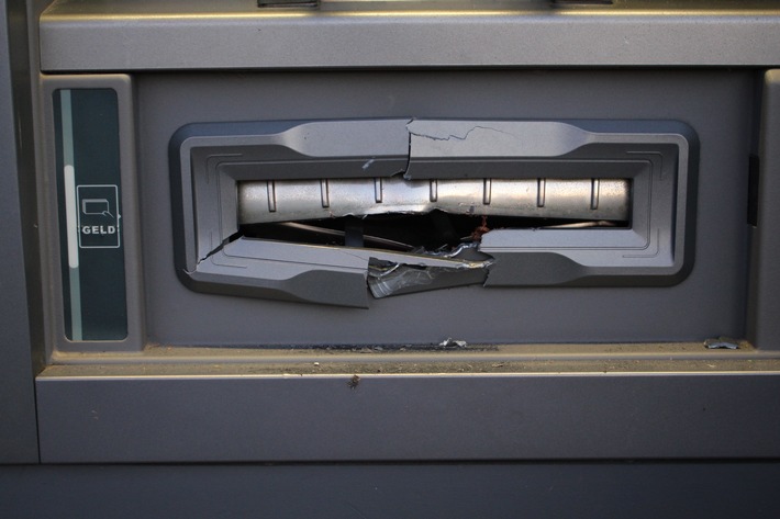 POL-VIE: Viersen-Süchteln: Geldautomatenaufbrecher scheitern: Kripo bittet um Hinweise