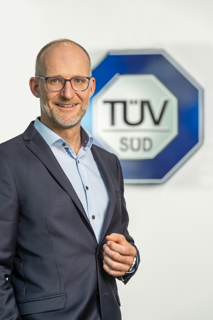 TÜV SÜD nimmt Algen als vielseitige und nachhaltige Ressource unter die Lupe