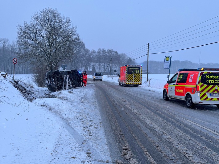 POL-BI: Glätteunfall: Van kippt auf die Seite