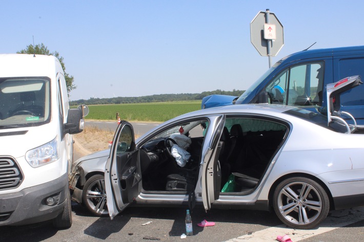 POL-DN: Schwerer Verkehrsunfall mit neun Verletzten