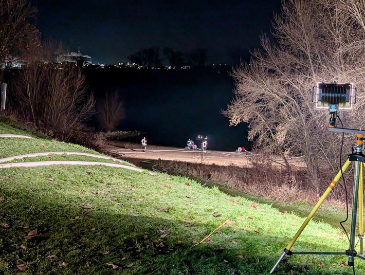 FW Hünxe: Überörtliche Hilfe bei Großbrand im Krefelder Hafen