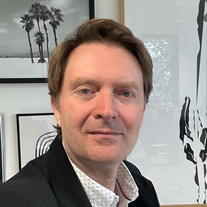 ELORA Fashion: CEO Yves Dupatre über moderne Weiblichkeit, Female Entrepreneurship und die Zukunft eines neuen Mode-Netzwerks