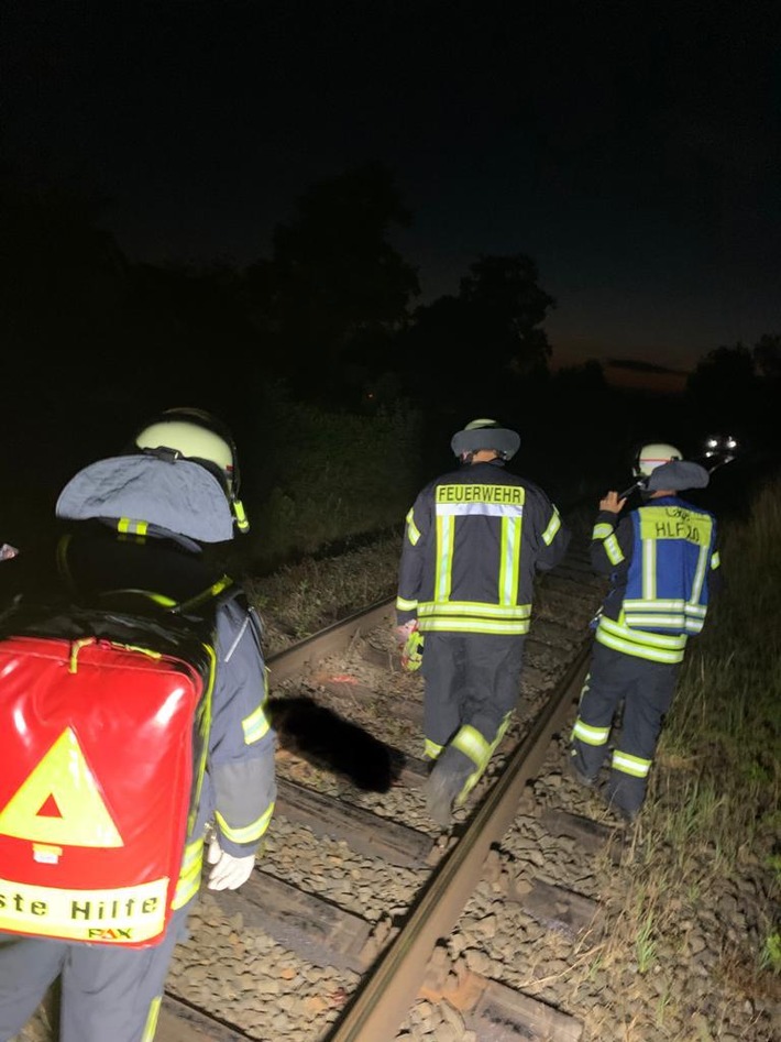 FW Lage: TH - P-klemmt 1 / Person unter Zug - 23.06.2021 - 23:07 Uhr