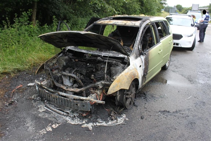 POL-PDKL: A62/Landstuhl, Pkw geht in Flammen auf