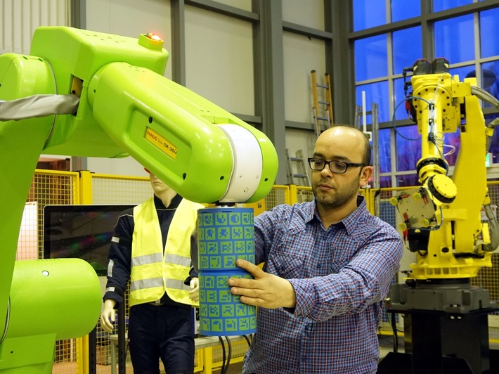 Wie Mensch und Roboter künftig Hand in Hand arbeiten können