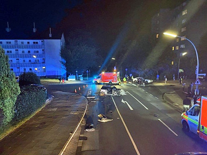 POL-ME: Vorfahrt missachtet - vier Personen leicht verletzt - Velbert - 2408071