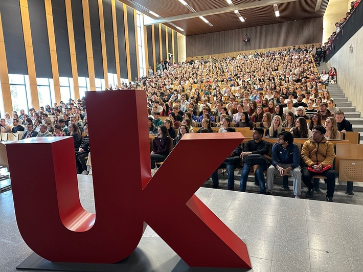 Kohortenbefragung: Absolvent*innen der Uni Koblenz starten gut ins Berufsleben