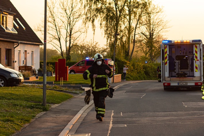 FW-MK: Kellerbrand in einem Wohnhaus in Hennen