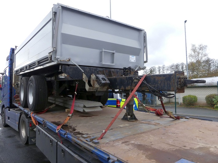 POL-OH: Tonnenschwere Ladung ohne wirksame Sicherung beinahe auf die Autobahn gefallen - Kraftfahrer dankbar für Polizeikontrolle