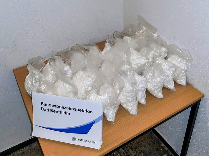 BPOL-BadBentheim: 26 Kilo Amphetamin im Wert von rund 850.000 Euro beschlagnahmt