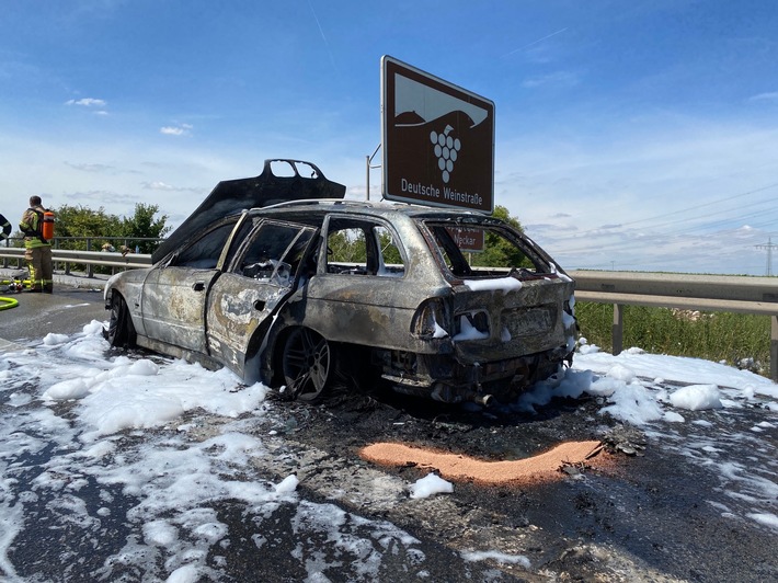 POL-PDNW: Polizeiautobahnstation Ruchheim: Hitzewelle macht nicht nur Menschen zu schaffen - PKW brennt auf A6 vollkommen aus.