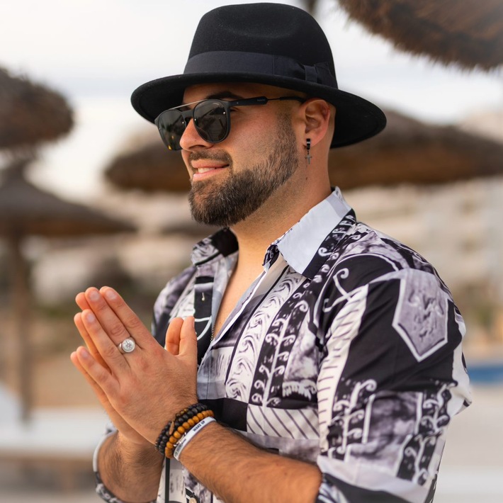 "VIVA LA VIDA": Die neue Single von Juan Daniél