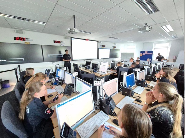 POL-AK NI: "Psychisch krank - polizeilich relevant?" Studierende erleben Maßregelvollzug hautnah - Polizeistudierende blicken hinter Klinikmauern: Maßregelvollzug und Psychiatrie im Fokus