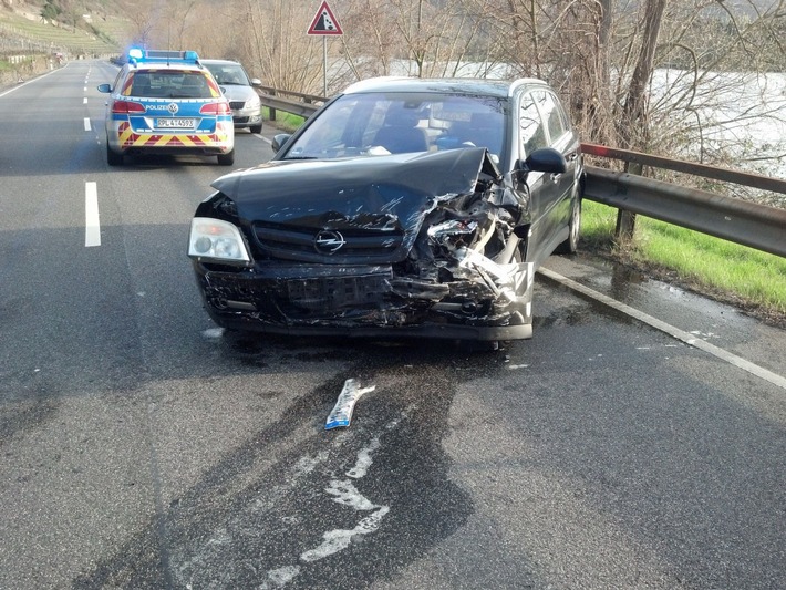 POL-PPKO: Unfall auf der B 49 - 63-jährige Autofahrerin verletzt