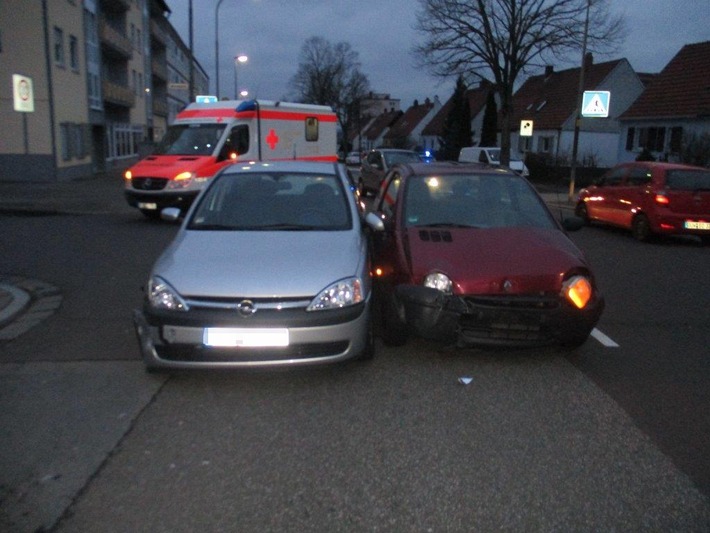 POL-PPWP: Unfall: Viel Blechschaden und zwei Verletzte