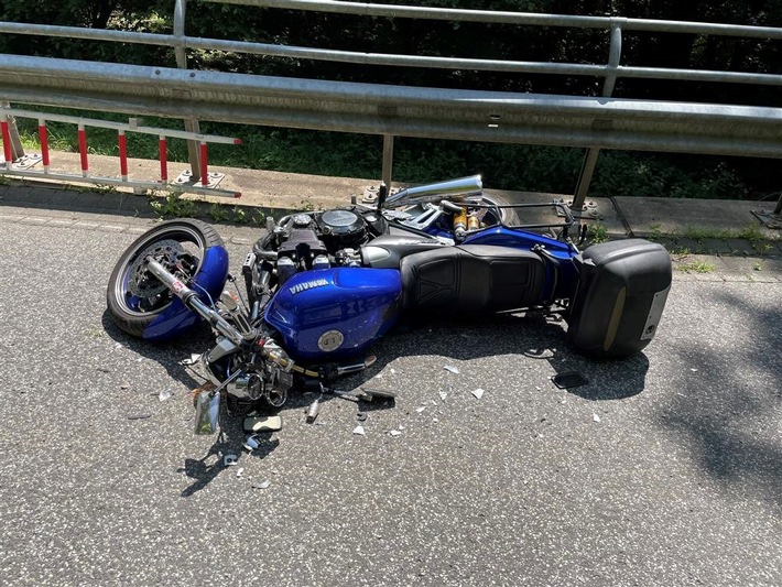 POL-PDWIL: Tödlicher Verkehrsunfall eines Motorradfahrers auf der L199 zwischen Grenderich und Zell