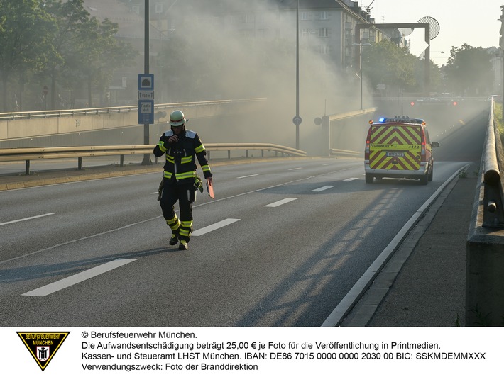 FW-M: Auto brennt im Brudermühltunnel (Sendling)