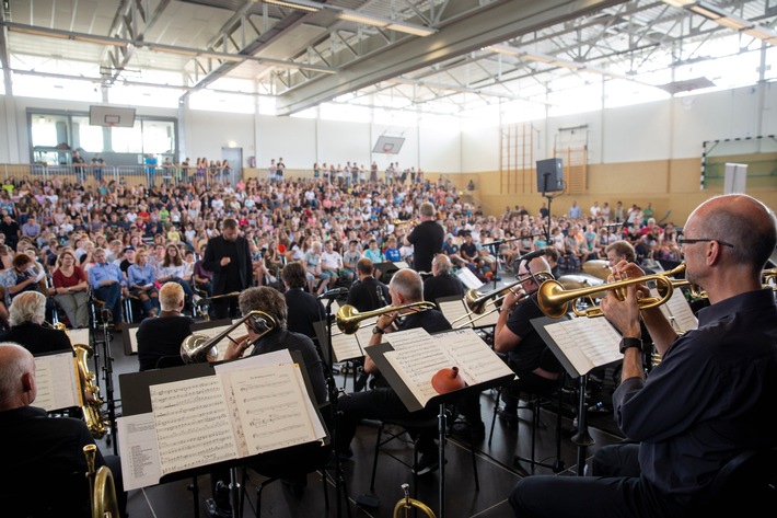 Mit der hr-Bigband ins neue Schuljahr
