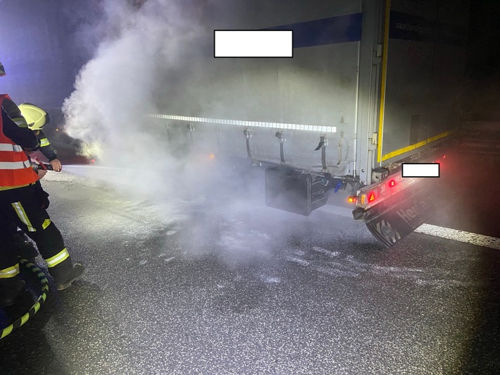 POL-PDNW: Polizeiautobahnstation Ruchheim - Brennender LKW auf der A65