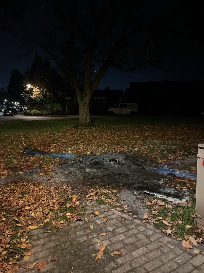 POL-DU: Overbruch: Mobile Toilettenkabine in Brand gesetzt - Polizei sucht Zeugen