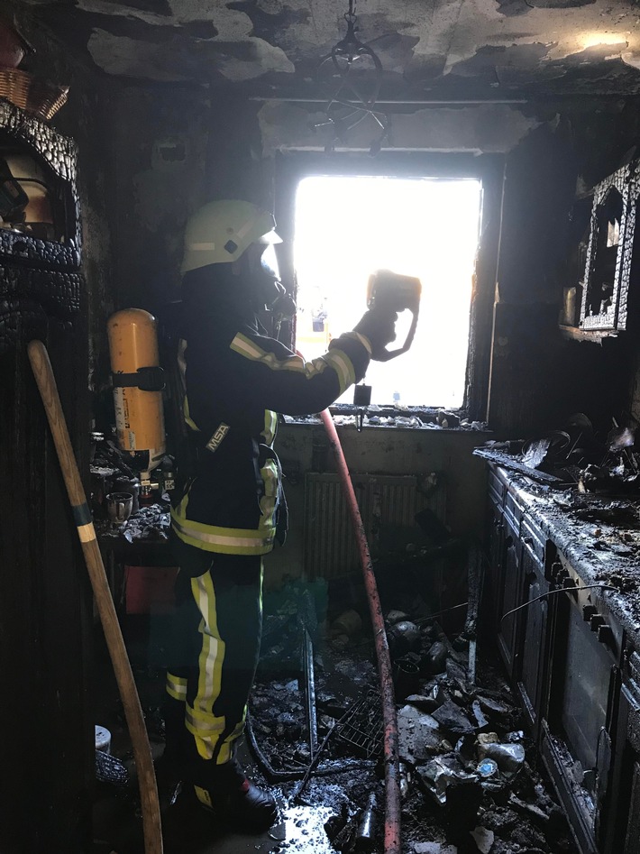 FW-BO: Küchenbrand fordert hohen Sachschaden