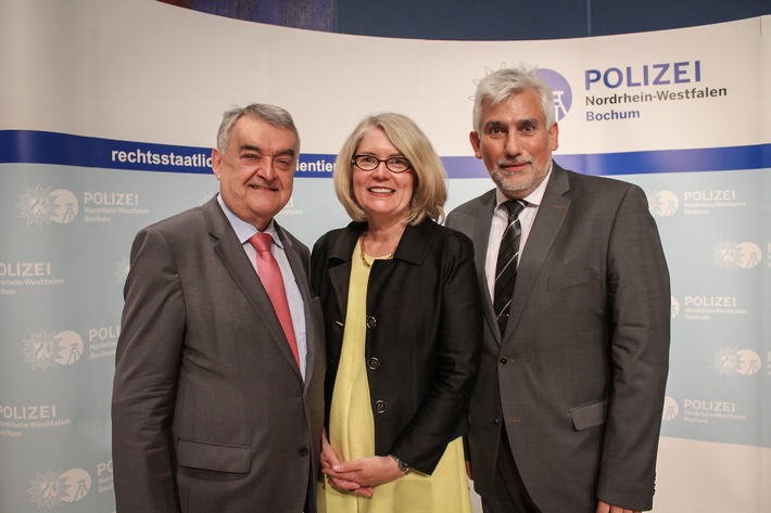 POL-BO: Innenminister Herbert Reul führt Polizeipräsident Jörg Lukat in sein Amt ein