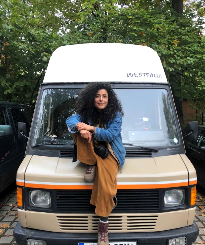 Gemütlichkeit ohne Kabelsalat: Architektin Pegah Ghalambor kümmert sich um Architektur und Innenausstattung der "Let