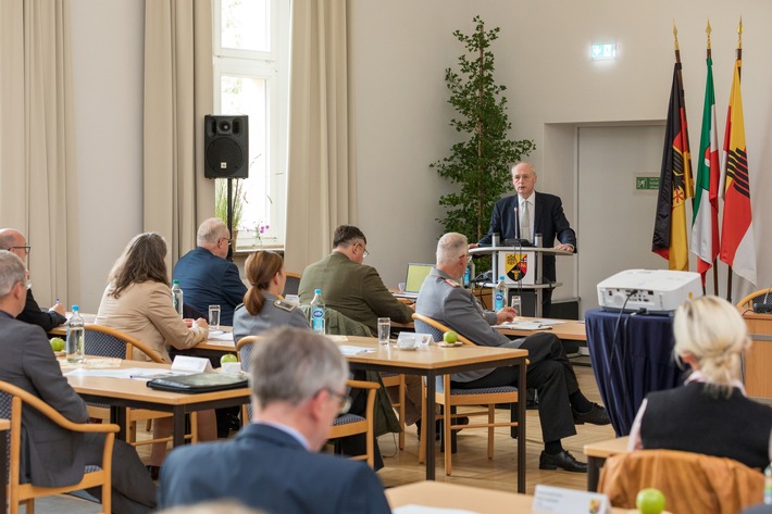 Tagung der zivilen Führungskräfte der Bundeswehr in Münster stand ganz im Zeichen der Landes- und Bündnisverteidigung sowie dem Faktor Zeit