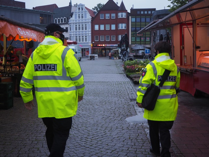 POL-DEL: Stadt Delmenhorst: Corona-Kontrollen auf dem Wochenmarkt (Mit Fotos)