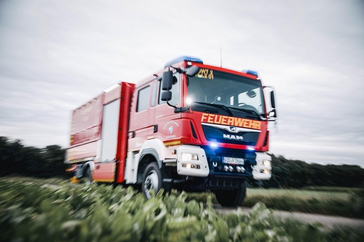 FFW Schwalmtal: Rauchmelder schlägt rechtzeitig an - Entstehungsbrand in Mehrfamilienhaus zügig unter Kontrolle