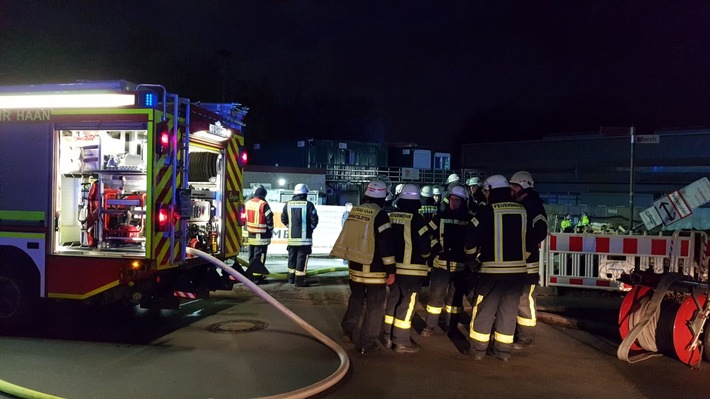 FW-HAAN: Brand in einem Baucontainer