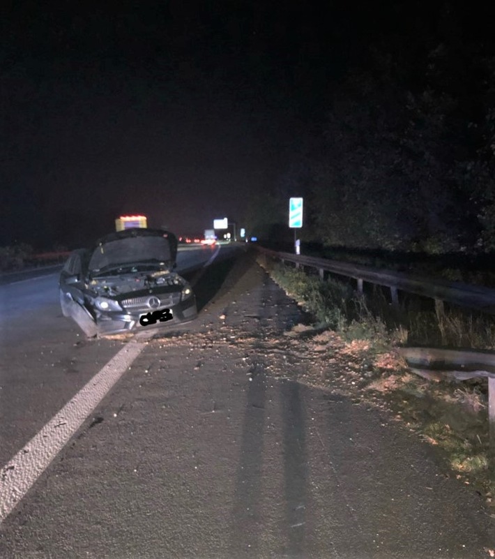 POL-BI: Autobahnunfall mit verletzter PKW-Fahrerin und Flucht
