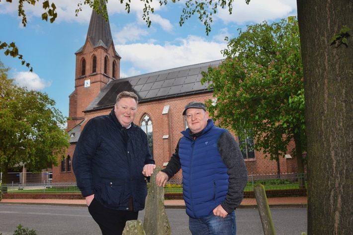 St. Antonius holt den Strom vom Himmel / Wie eine kleine Kirchengemeinde im Emsland Vorreiter für denkmalverträgliche Photovoltaik wurde - Innovation durch Integration