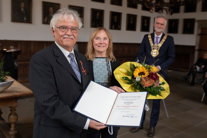 Prof. Dr. Jürgen Kriz von der Universität Osnabrück erhält Bundesverdienstkreuz