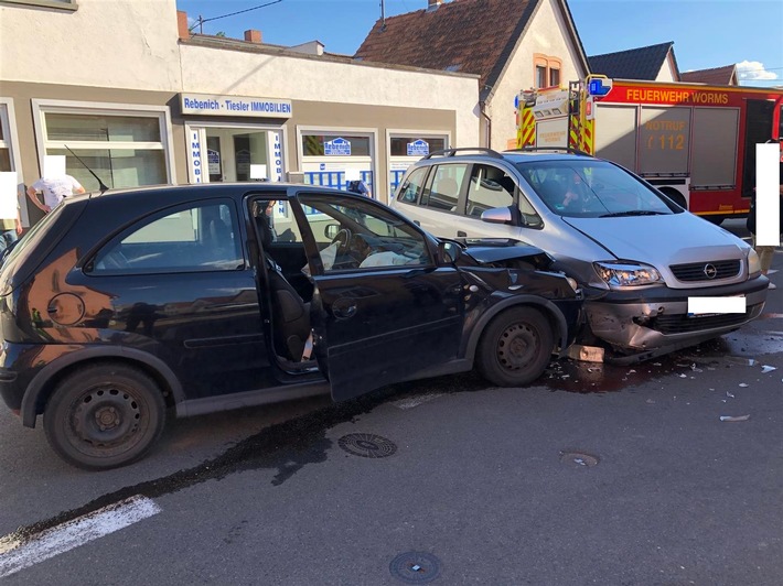 POL-PDWO: Worms - Verkehrsunfall mit drei verletzten Personen