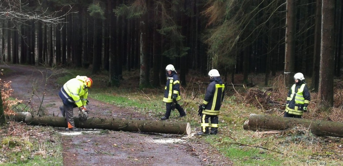 FW-EN: Diverse Einsätze durch Sturmtief Eberhard