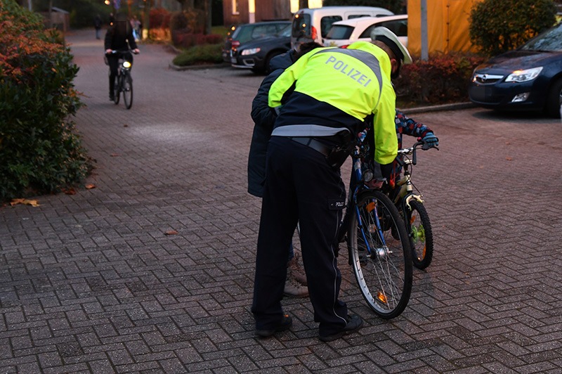 POL-ST: Kreis Steinfurt, Ob groß, ob klein - beim Fahren im Dunkeln schalte ich das Licht ein